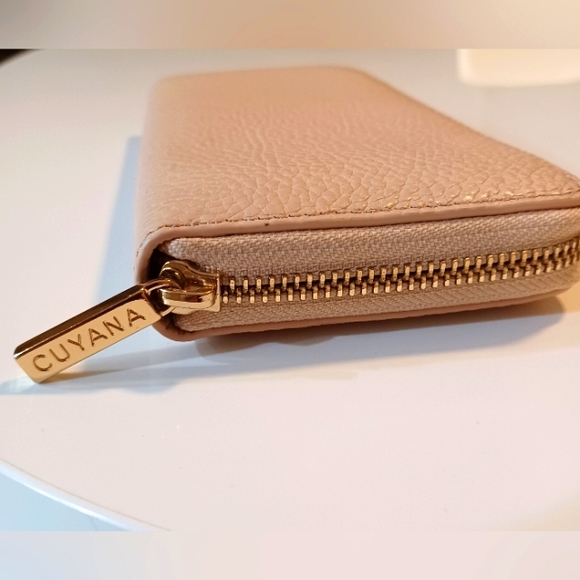 Cuyana Handbags - Cuyana Classic Zip Around Wallet